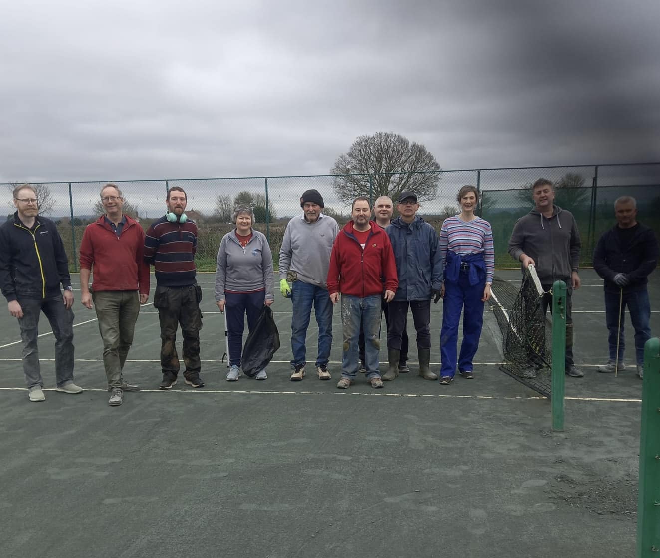 featured image thumbnail for post Fantastic turnout for the clay court maintenance morning